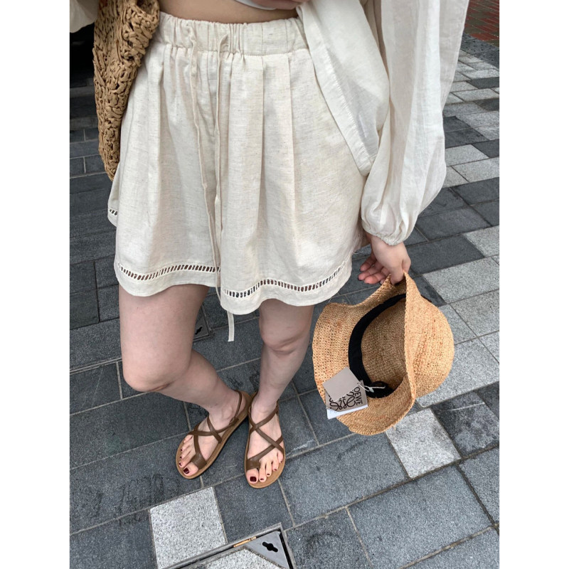 Japanese-Style Cotton and Linen Wide-Leg Shorts for Women, 2026 Summer, Thin and Stylish, Relaxed Fit, Straight-Leg Casual Pants for Outdoor Wear