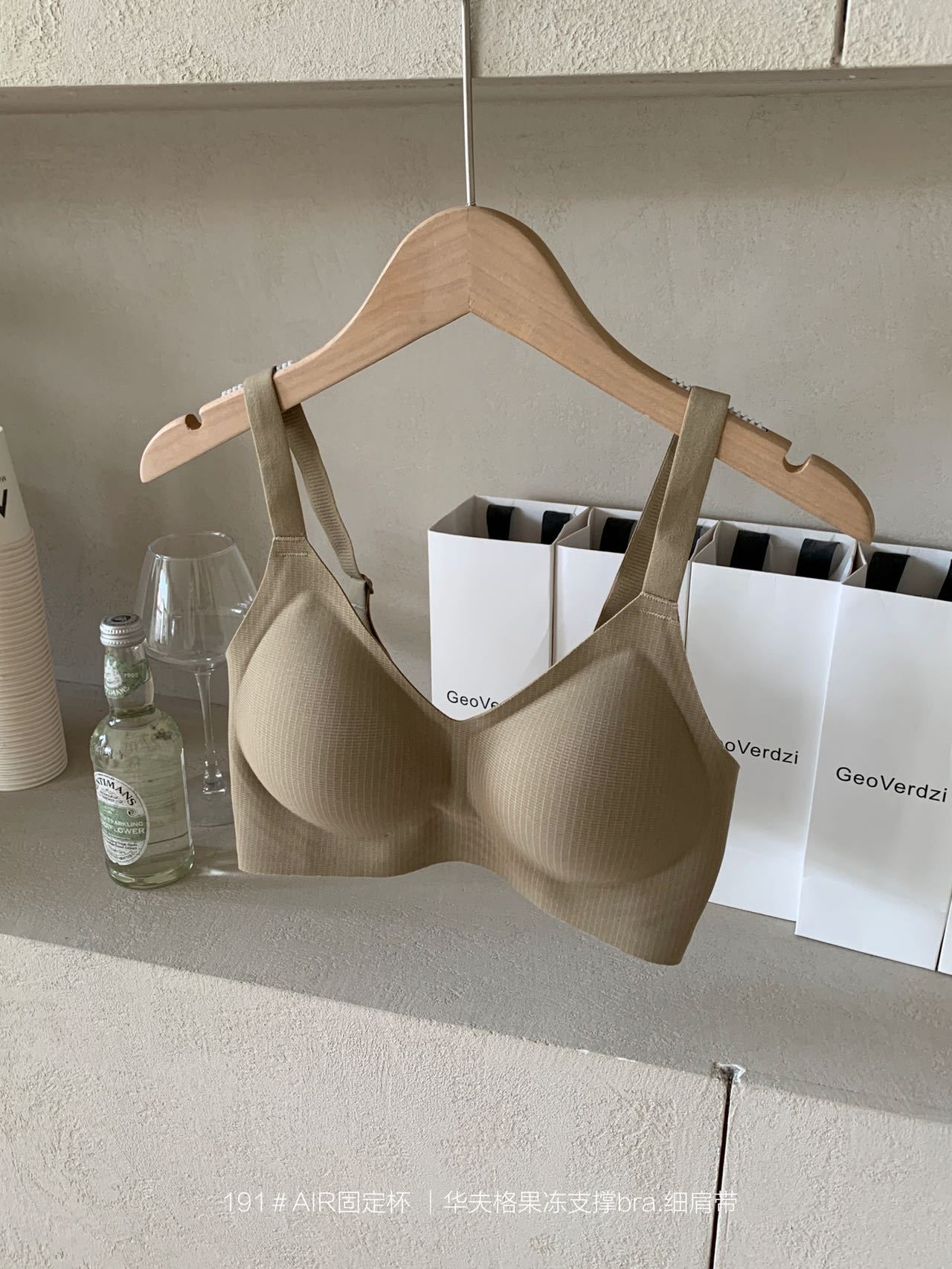 Finna Fufge gelatina blando soporte bra fijo taza sensación de desnudez sin marcas correa de hombro delgada reunida cómodo sujetador mujer