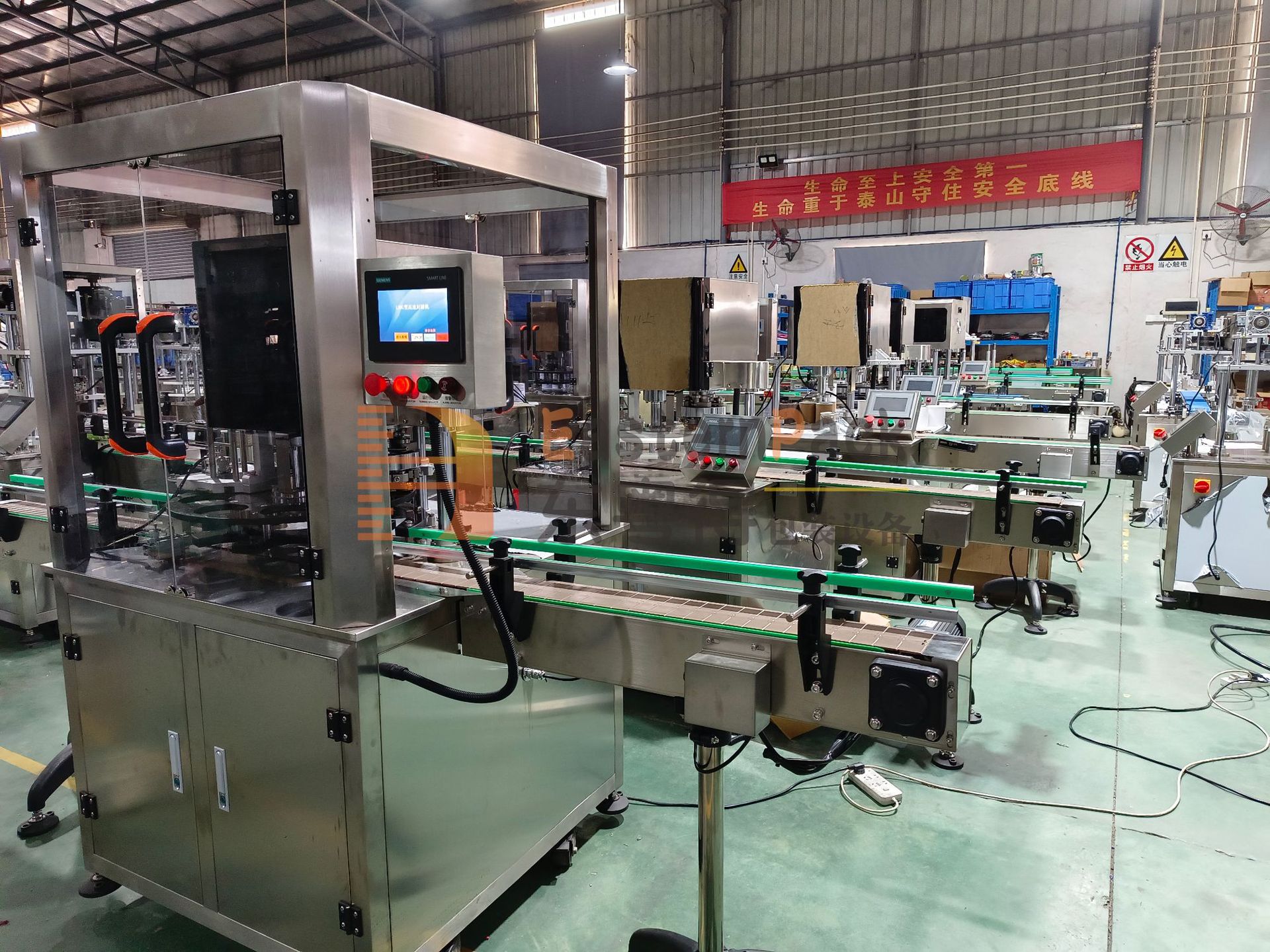 东粤得灌装线车间1