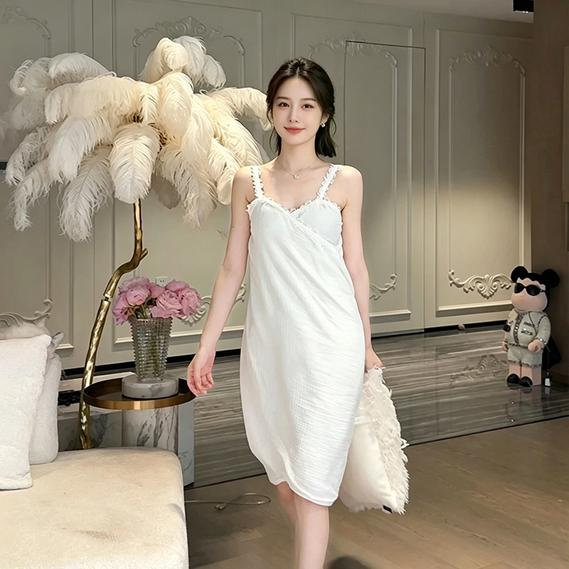 Lace-trimmed absorbent gauze bathrobe, Korean-style backless, sexy, wearable bath towel, trendy camisole, all-cotton women's bath dress