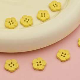 彩色塑料喷漆四眼花朵纽扣 女装童装开衫毛衣扣diy大肠发圈装饰扣