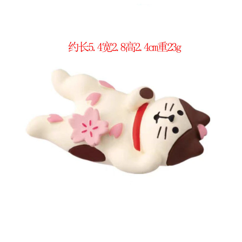 꽃을 즐기는 취한 고양이