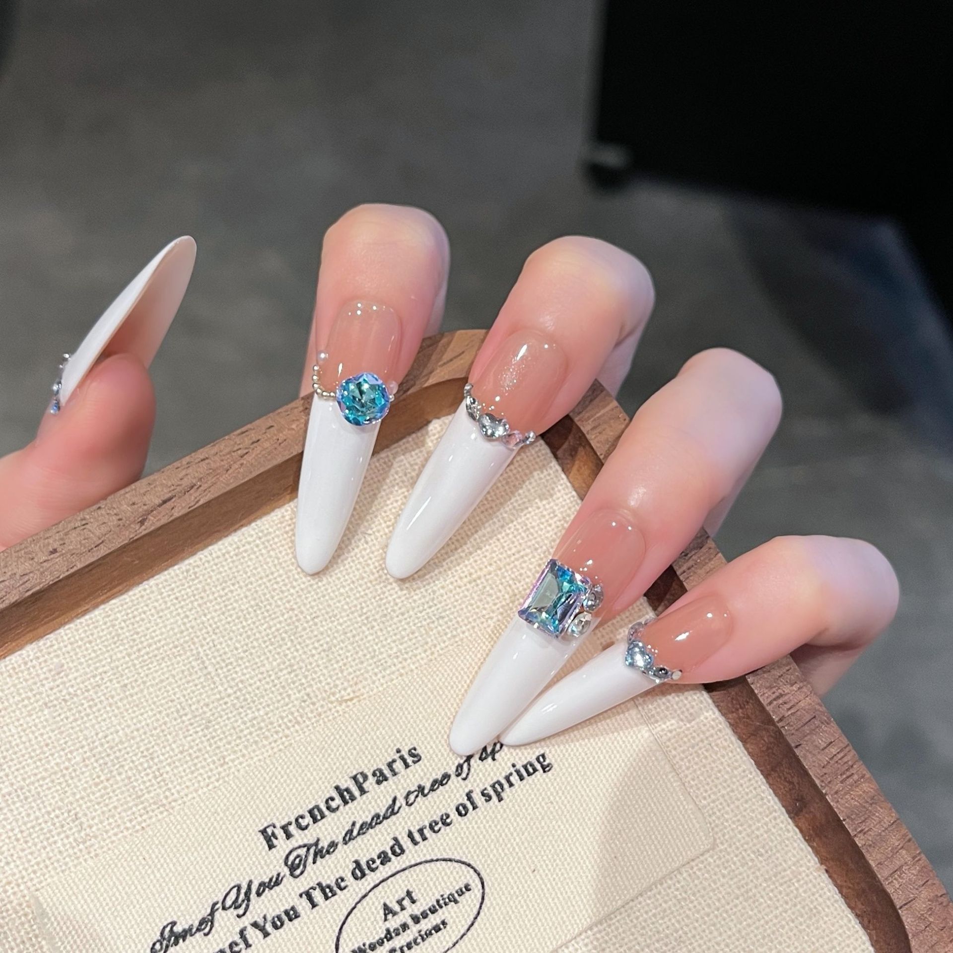 Manual de uso de uñas azul marino diamante blanco francés largo perro fino 4.0 manicure de alta calidad manicure parche de manicure manual puro