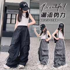 女の子の薄手のパンツ、春と秋のクールな服、子供の夏服、ストリートオーバーオール、大きな子供用のゆったりとした速乾性のワイドレッグパンツ