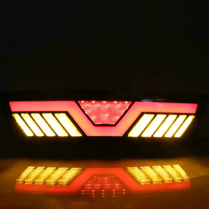 Tesla Model Y modified rear fog lights, Mustang-style three-function sequential running lights