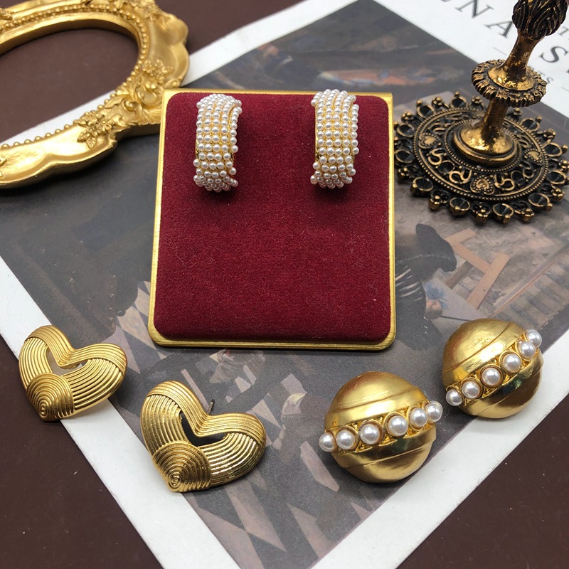 10g Weight Artificial Pearls Inlay Material Ear Studs Classification 1 Pair Quantity Daily Occasion Alloy Material Heart Shape Pattern Women'S Gender Plating Design Retro Style 1 Pair Retro Heart Shape Alloy Plating Artificial Pearls Women's Ear Studs 无