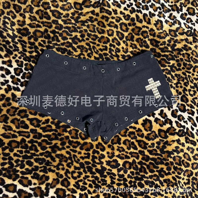 Summer New Style Black Shorts with Rivet Decoration, Trendy Slim Fit, Street Fashion Versatile Hot Pants for Spicy Girls
