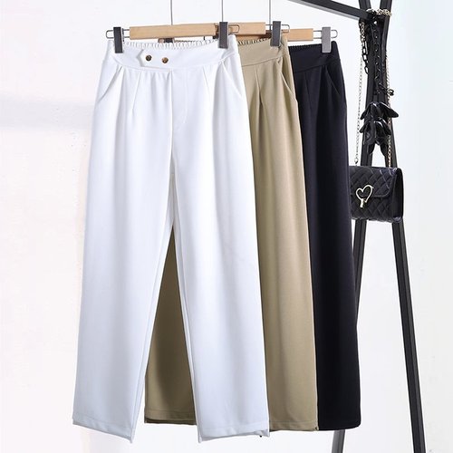 A pair of pants that showcases your free style.