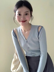 拼色镂空V领露肩针织开衫女秋季穿搭修身显瘦长袖内搭挖肩上衣025