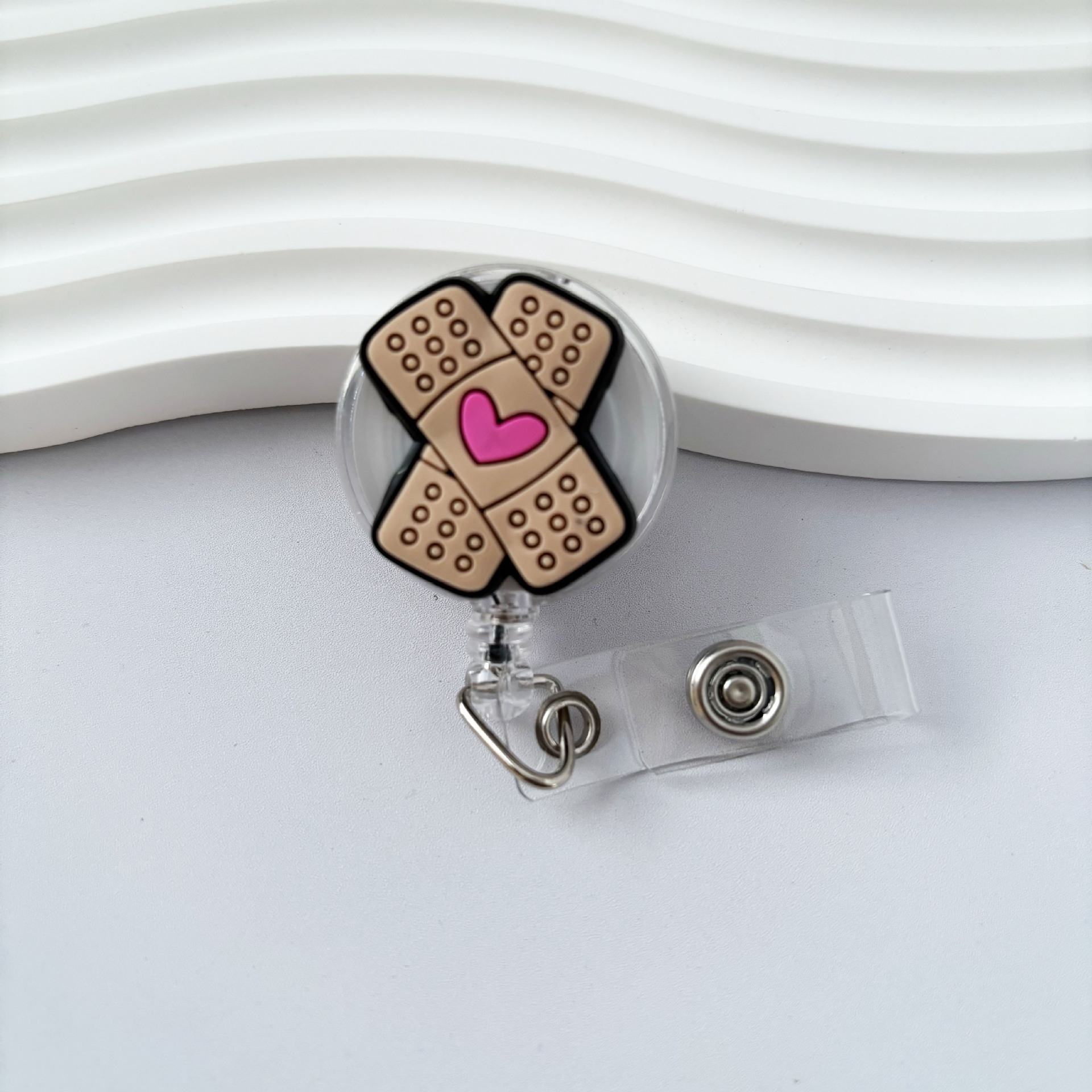 Enfermería placa de pecho botón insignia botón retráctil fácil de tirar de la marca de personal lindo certificado botón de colgante botón dibujos animados botón fácil de tirar