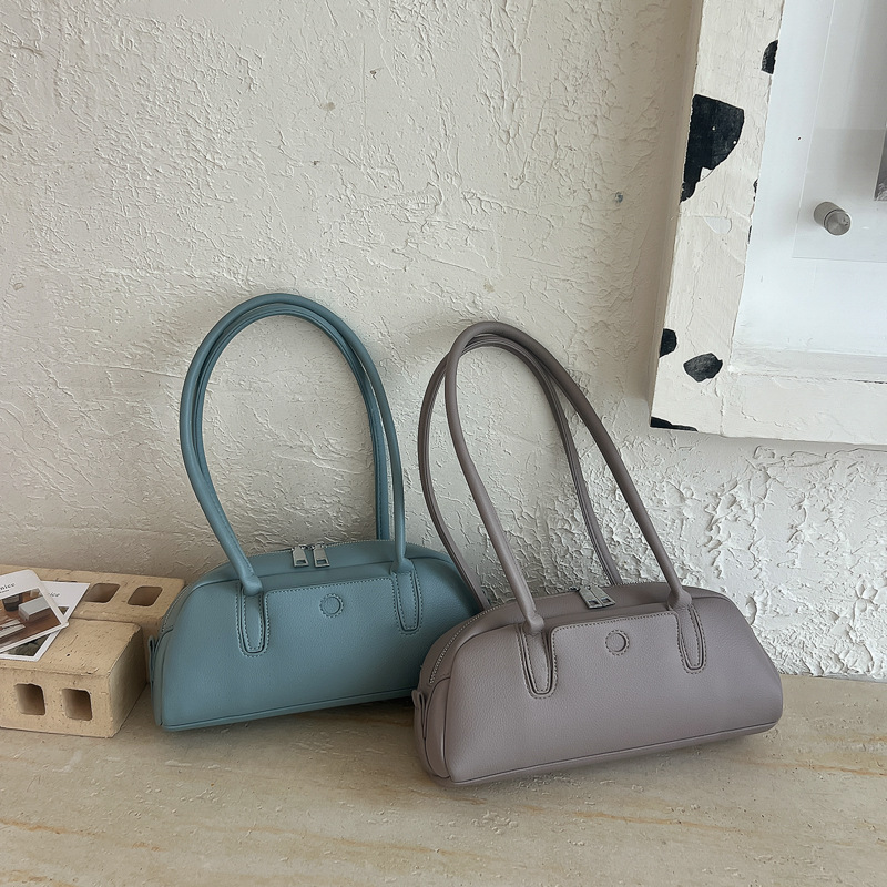 Cross-border exquisite high-end women's handbag for going out, 2026 new fashion versatile simple shoulder and crossbody pillow bag