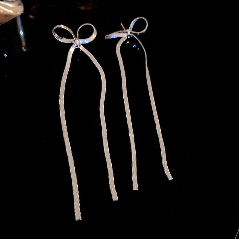 Pendientes de lazo de amor de diamantes llenos de agujas de plata galvanizadas en oro real Pendientes de moda exquisita Pendientes de lujo ligero plateado