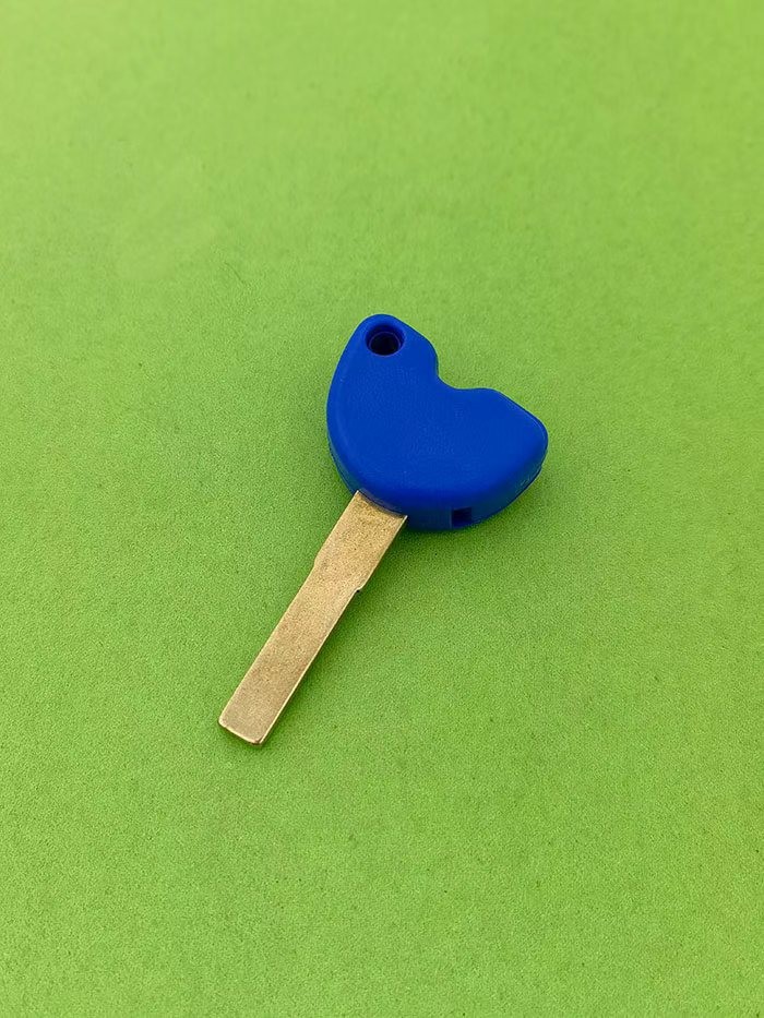 Suitable for Piaggio Motorcycle Keys, Universal for Piaggio 002 Tablet Mp3 Vespa Gts300