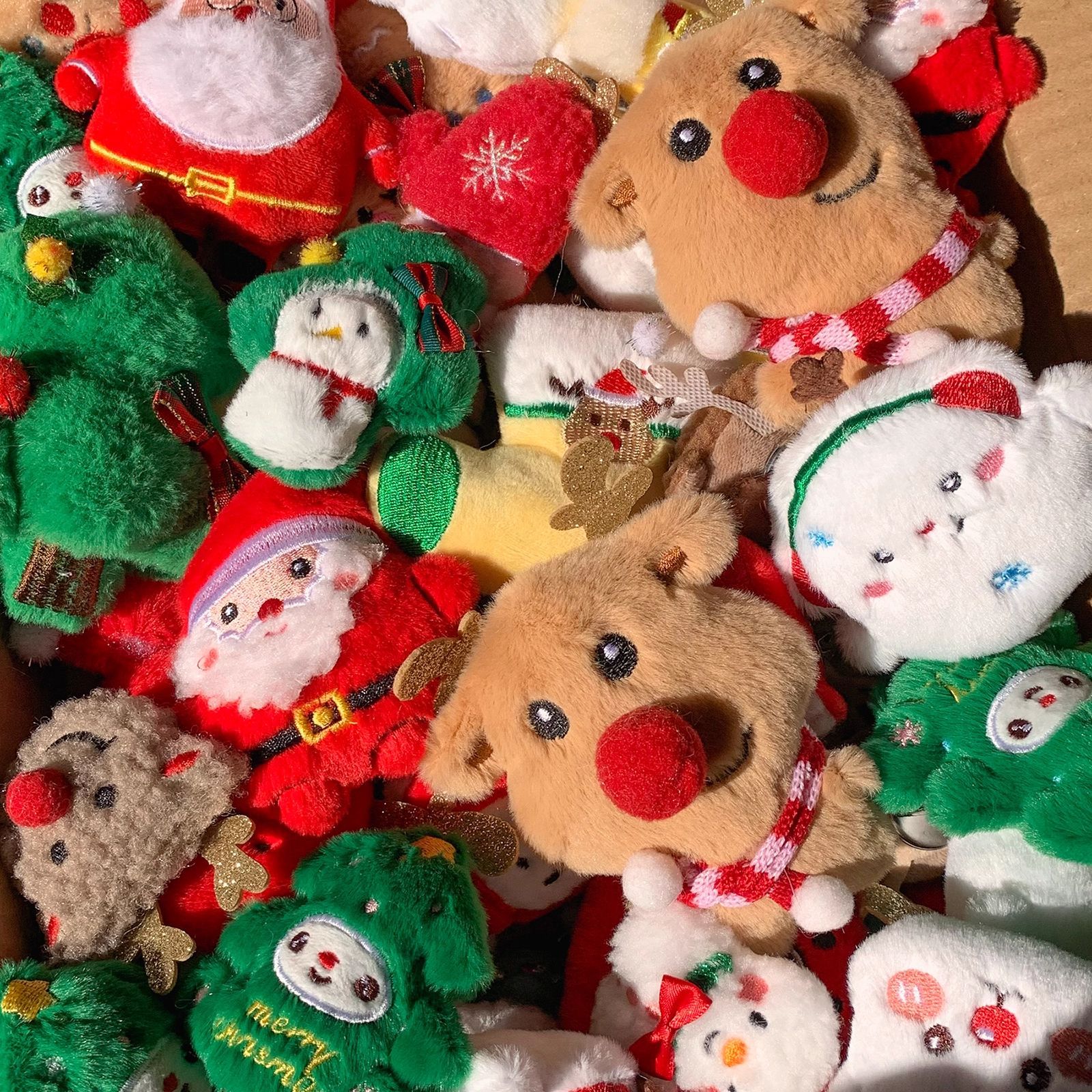 Navidad alce broche adorable Santa Claus pin creativo regalo peluche árbol de Navidad insignia decoración al por mayor