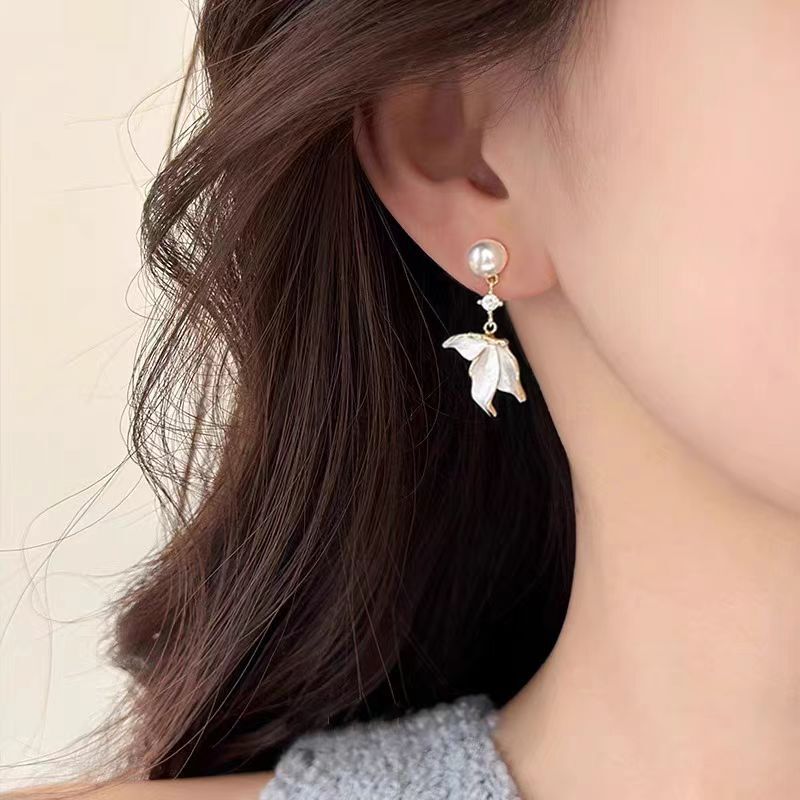 2026 New Butterfly Pearl Fishtail Tassel Earrings for Women, Light Luxury Niche Design Earrings, Elegant Ear Accessories