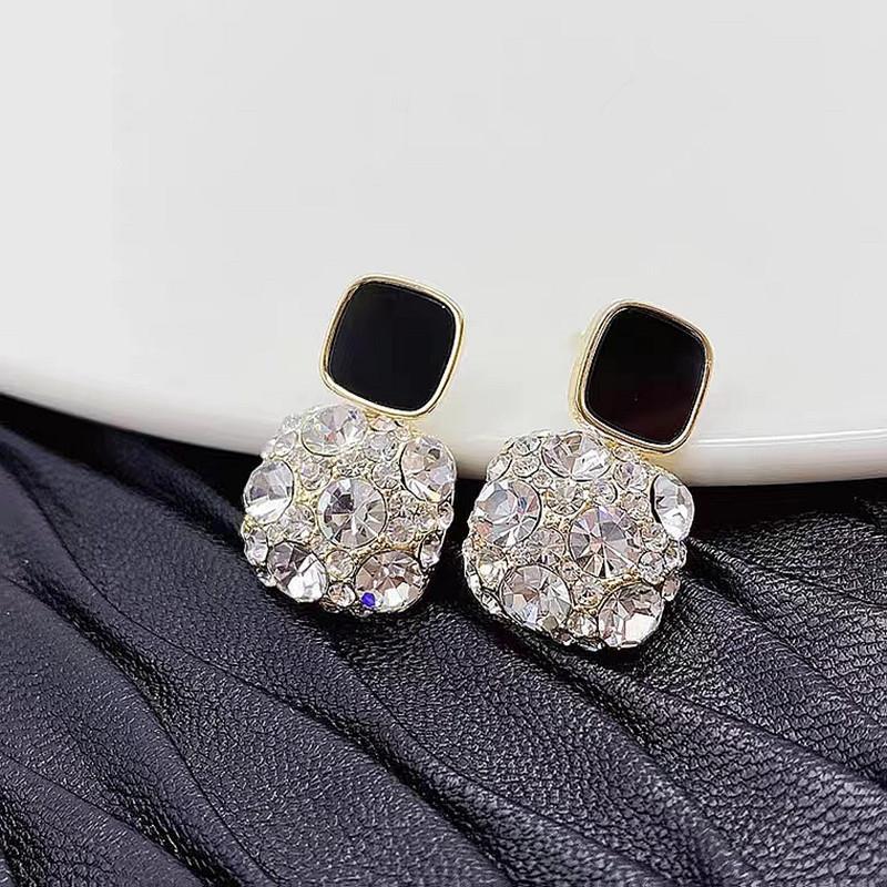 Simple Style Geometric Alloy Plating Inlay Rhinestones Women's Drop Earrings display picture 1