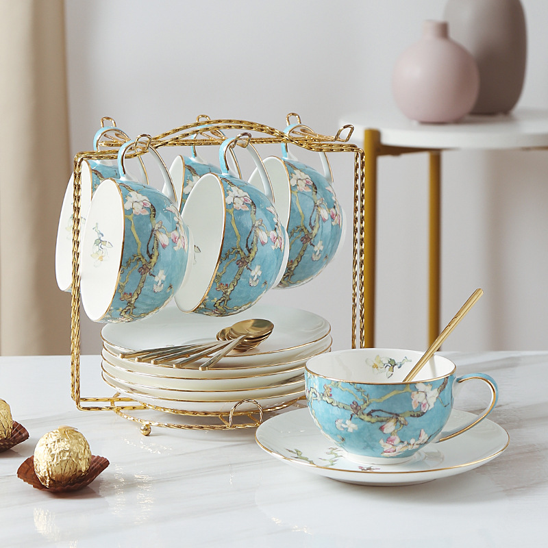 Luz de lujo traje de café combinación europea de alta gama de lujo hueso China taza de agua lujo británico tarde juego de té vajilla