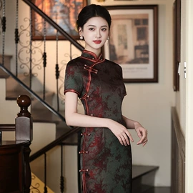 旗袍;马面裙;披肩