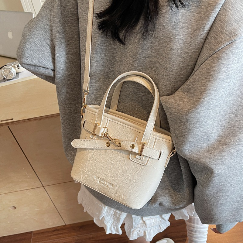 Comercio exterior de cercanías bolso de cubo de mano de todo fósforo femenino 2025 nuevo bolso de canasta de verduras de tendencia de todo fósforo bolso de mensajero de sentido avanzado