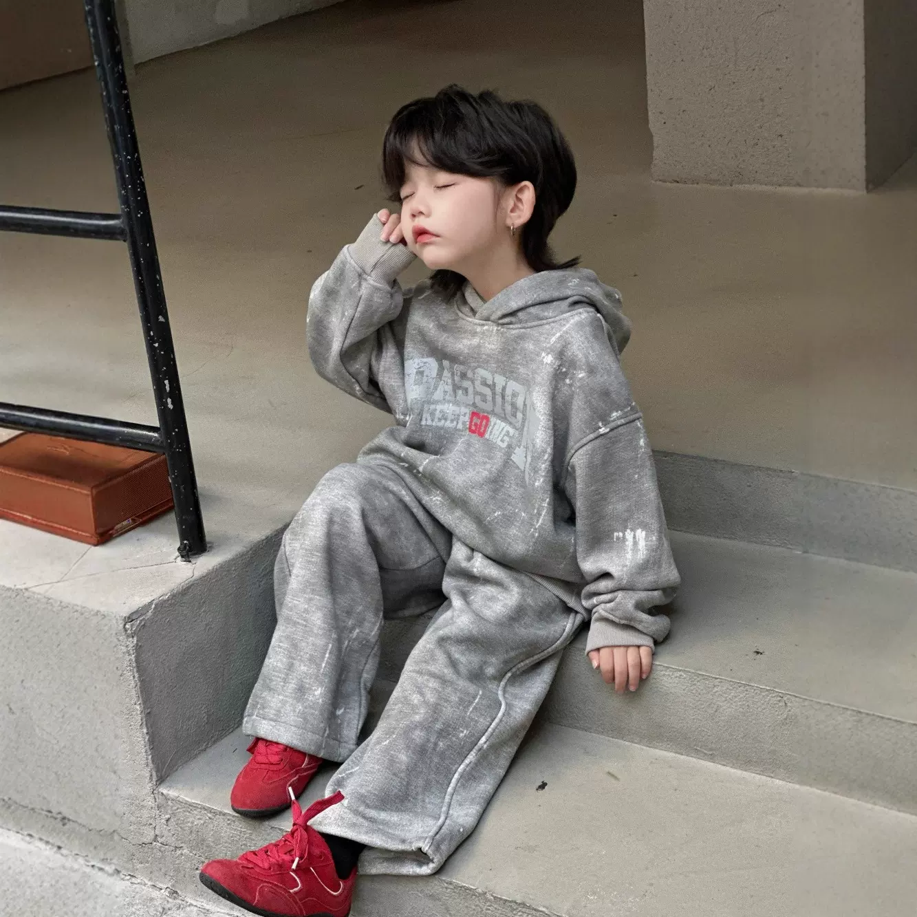 儿童套装2025秋冬新款韩版中小童运动休闲扎染带帽卫衣阔腿裤套潮