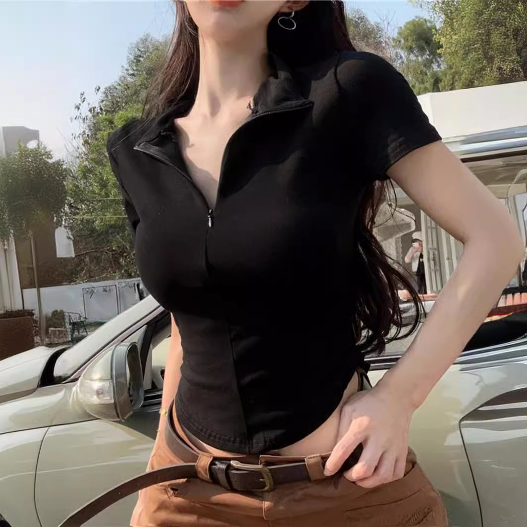 Zipper lapel short sleeved T-shirt for women in spring summer of 2024, tailored to fit the waist slim down. Unique and_voghion.com