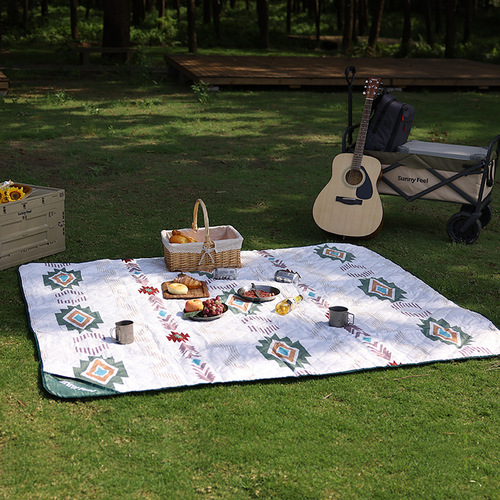 SunnyFeel Outdoor Camping Picnic Mat, Thick Ultrasonic Waterproof Pad for Wilderness Campsite Ground Mat Sleeping Pad