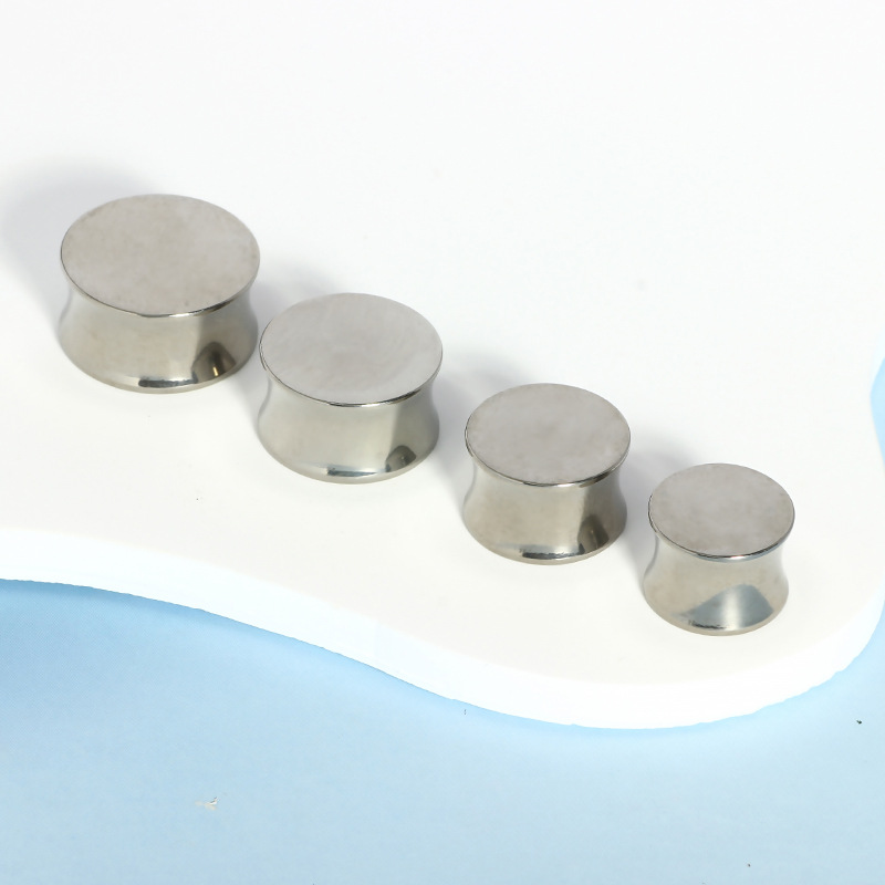 Pointed titanium steel lip stud product view