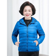中老年人超轻薄加肥加大码女士羽绒服小款连帽宽松胖妈妈装200斤