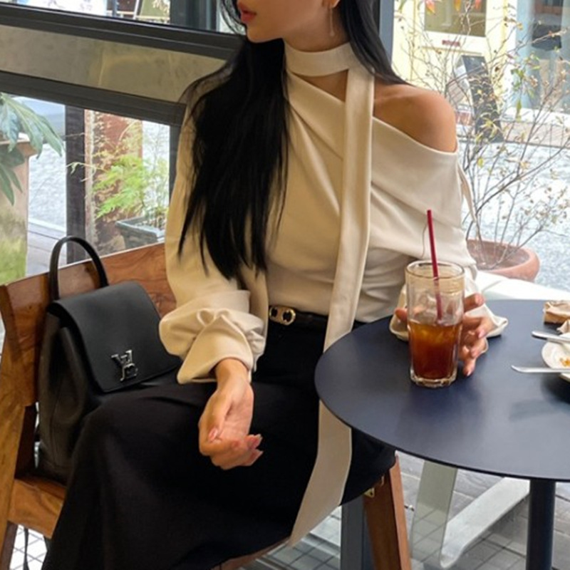 한국 동대문 봄과 여름 새 셔츠 여성 디자인 센스 틈새 목 어깨 올매치 피겨 긴팔 티셔츠