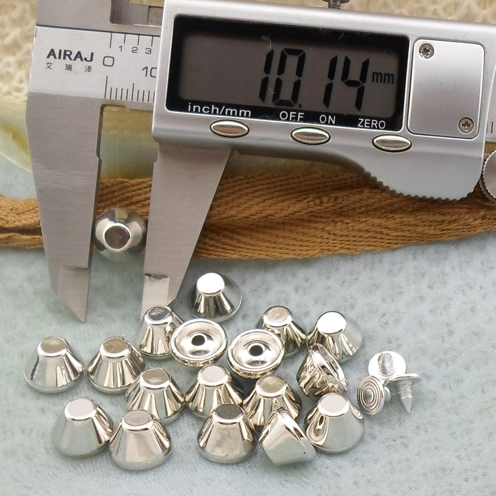 （塑料面+铝脚）10MM平顶水桶撞钉 圆锥平顶箱包饰品帽子配件铆钉