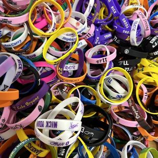 100 Mixed Value Wholesale Clearance Special Price Basketball Star Ring Chain Bracelet Sports Silicone James Curry