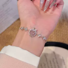 项链;耳钉;手链