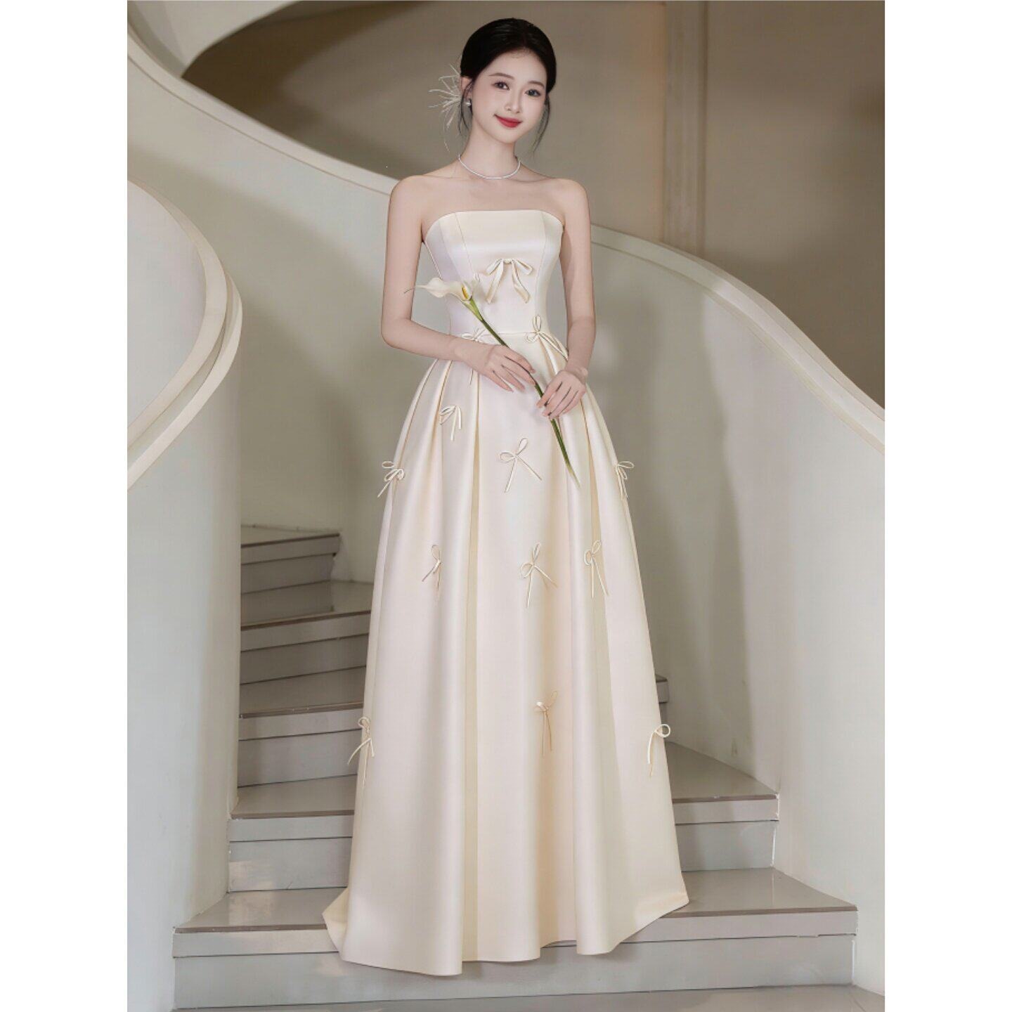 Đầm dạ hội cưới cổ yếm satin trơn tay dài phong cách tối giản — Màu ảnh