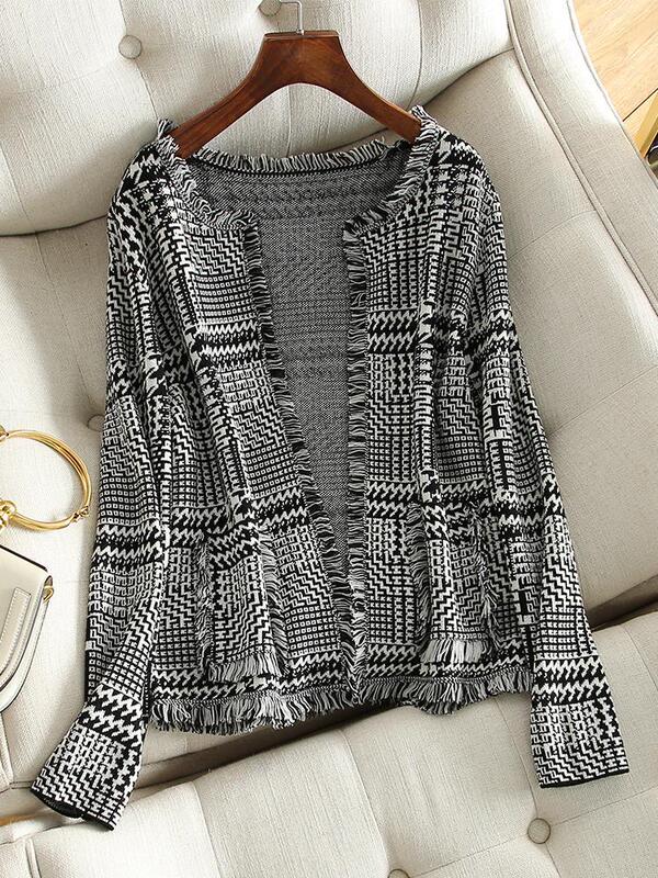 2022 New Elegant Online Hepburn Black and White Houndstooth Glaver Wool Sweater 2022 New Elegant Online Hepburn Black and White Houndstooth Glaver Wool Sweater