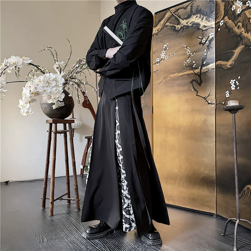 Ниша национальный ветер носит конское платье