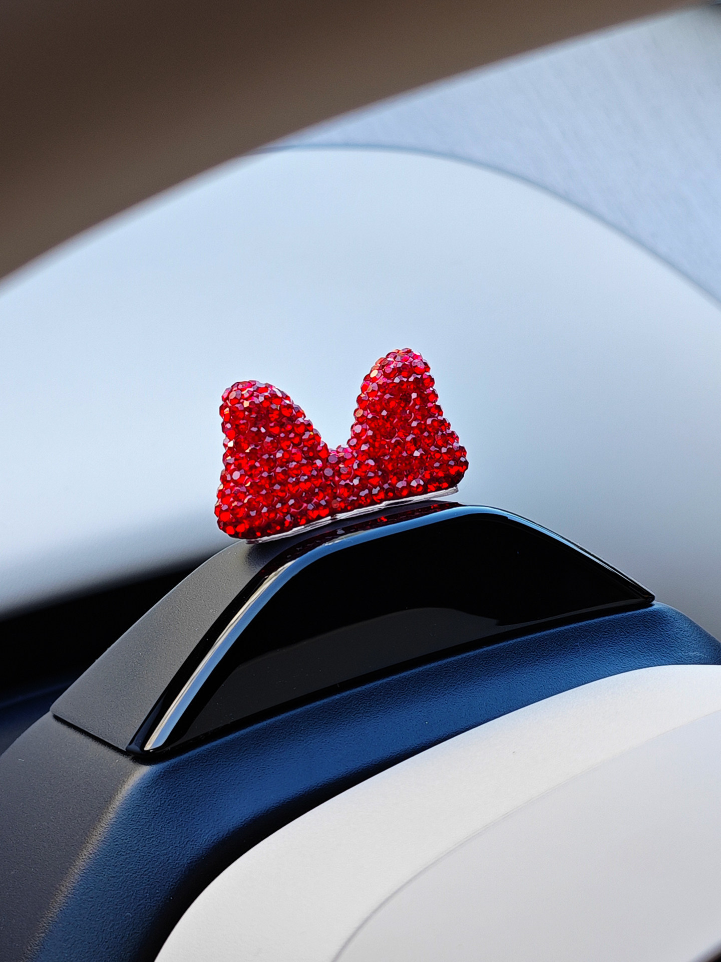 Diamond-Encrusted Bowknot Car Decoration, Car Screen Accessory Suitable for Xiaomi Yu7Su7, Interesting Interior Decoration