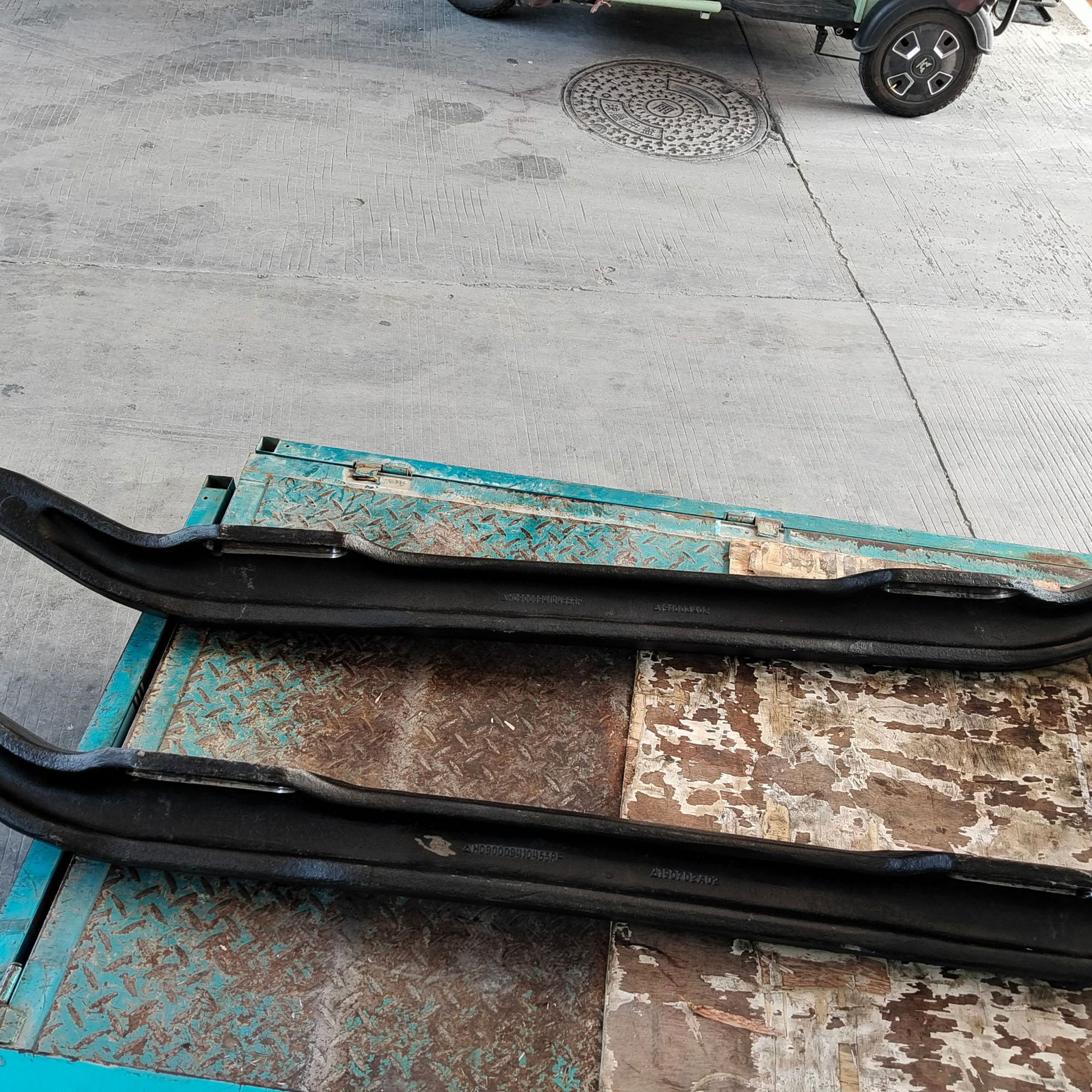 Host supporting HD7.3T front axle HD90009410455