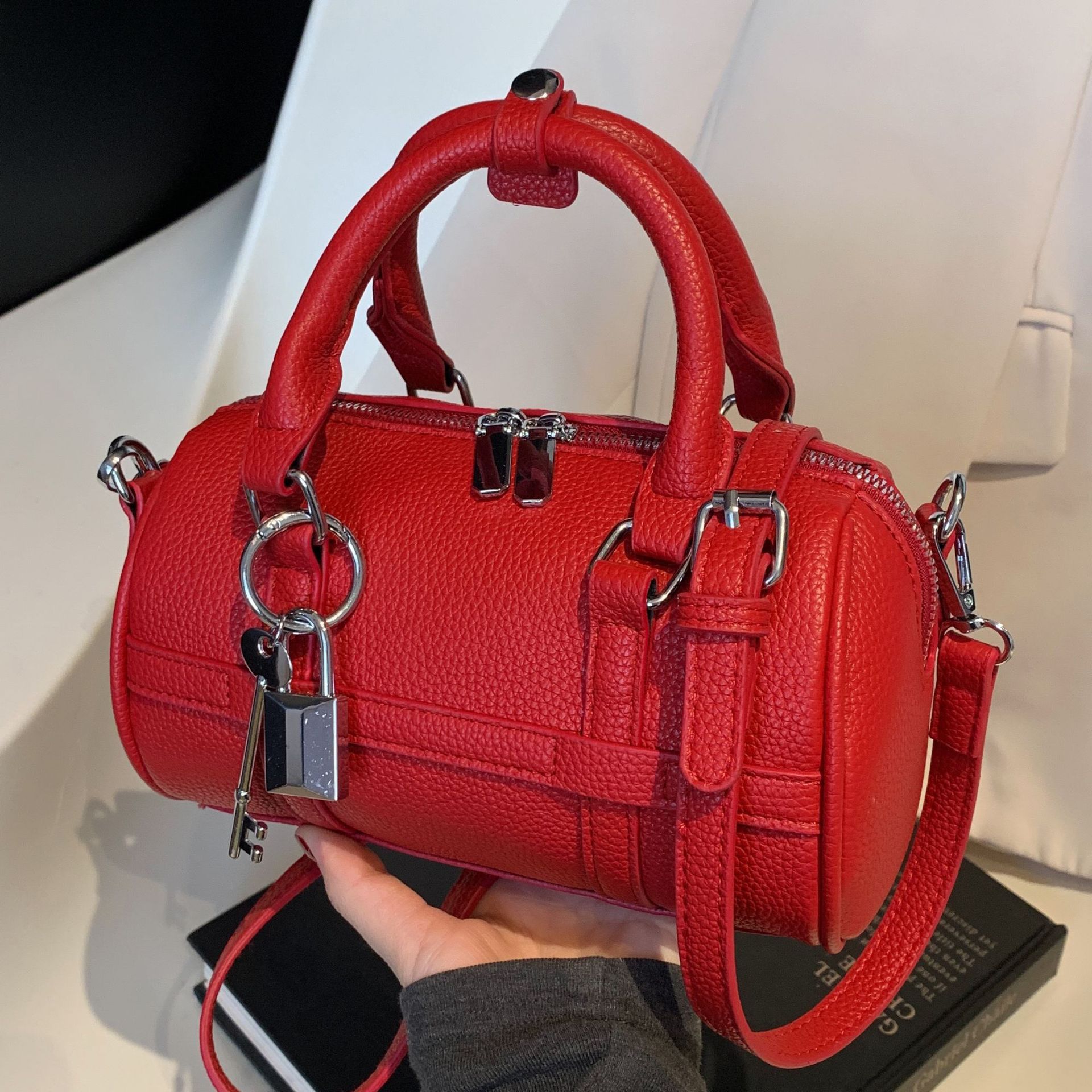 Fashion Women's Bowling Bag 2025 Autumn New Arrival Minimalist Niche Trendy PU Leather Shoulder Crossbody Work Bag - Thumbnail 3