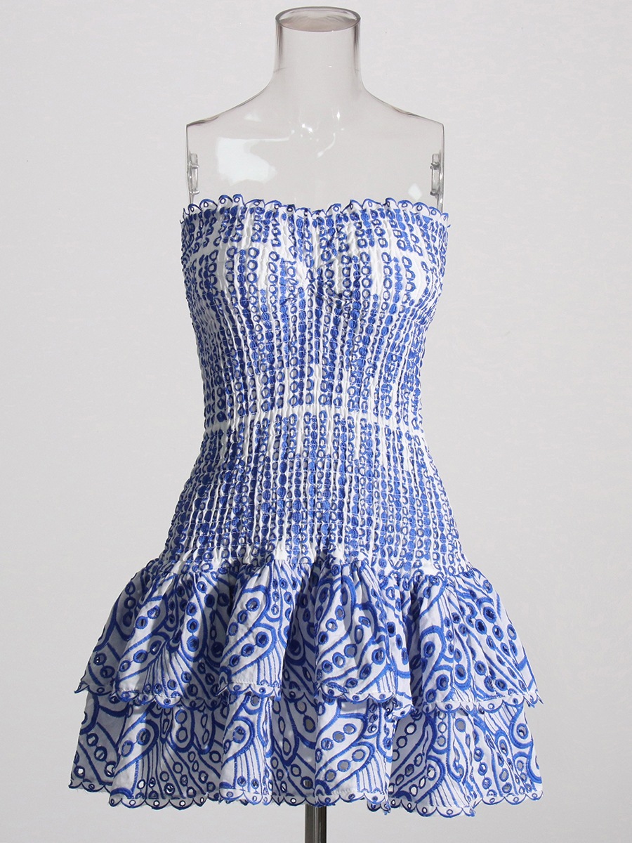 Robe bohème bustier à volants avec broderies pour les vacances_voghion.com