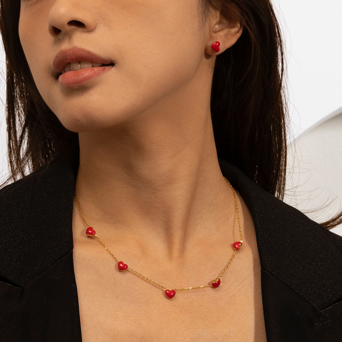 TENA Europa y América collar de acero inoxidable acero titanio no se desvanece aretes rojos de amor conjunto de cadena de clavícula de venta caliente transfronteriza para mujeres