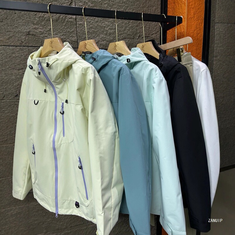 26 New Autumn and Winter Windproof and Waterproof Outdoor Mountain Climbing Jackets, Breathable Hooded Jackets, Soft Shell Jackets