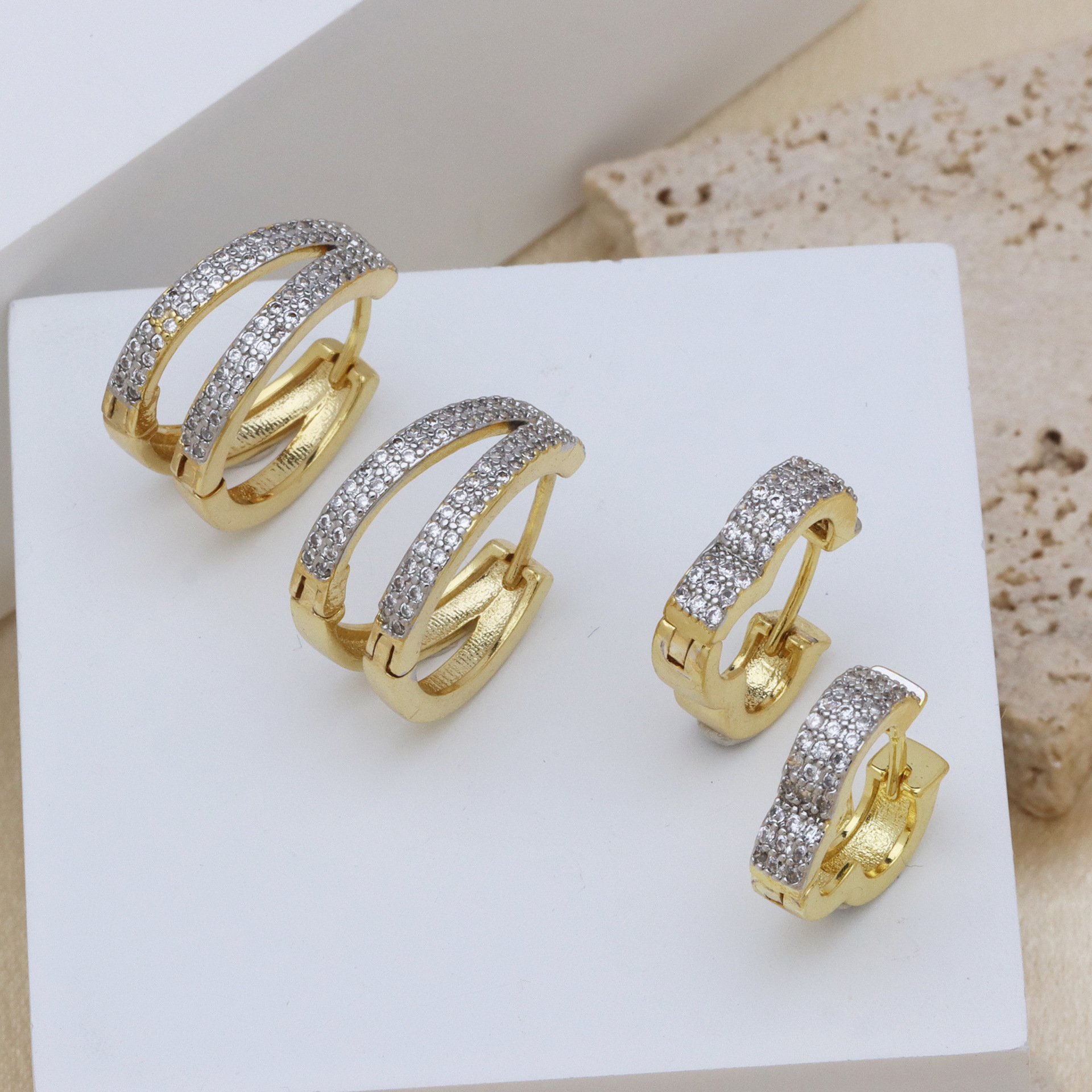 1 Pair Simple Style Geometric Mixed Metal Inlay Copper Zircon 18K Gold Plated Earrings display picture 4