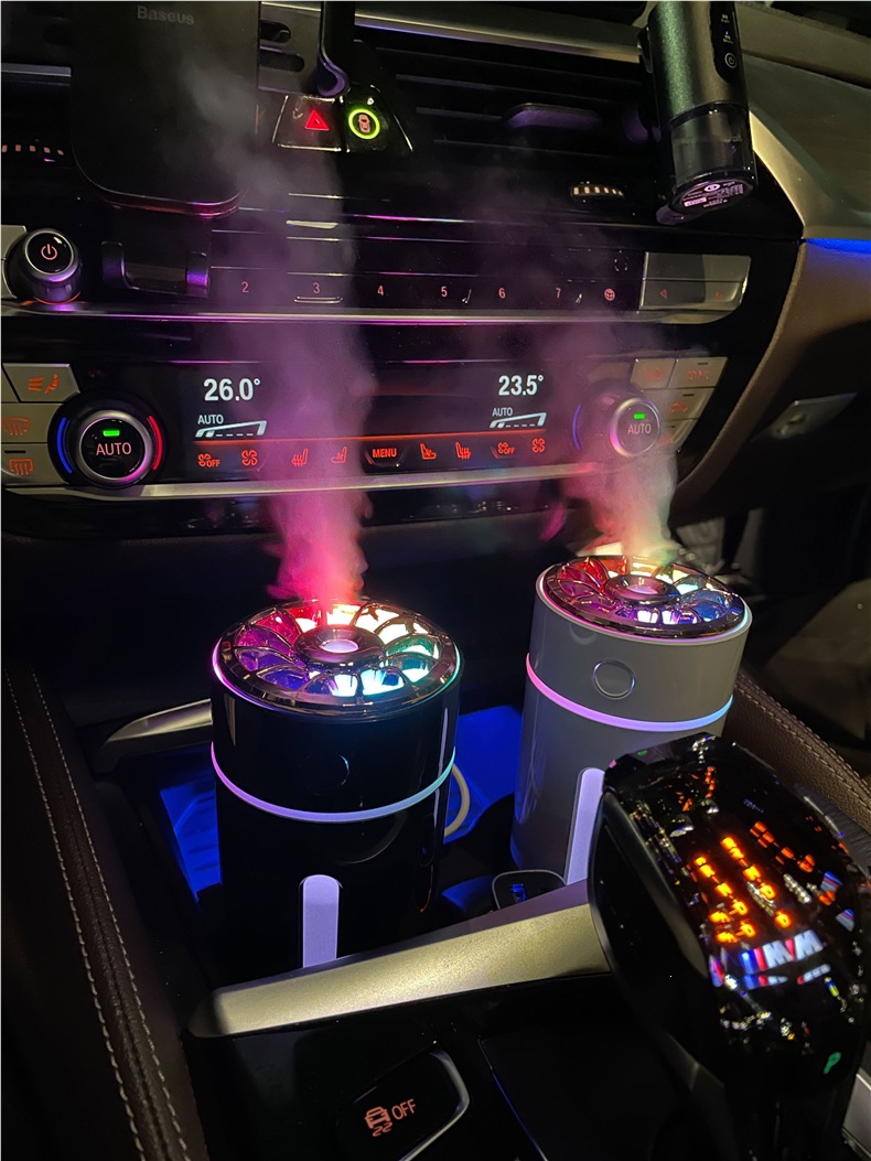 Car Humidifier, Air Purifier, Atomizing Aromatherapy Spray Machine, Car Ambient Light, Black Technology Oxygen Bar, Small Size