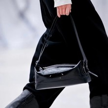 Mar-giela26c�紺ϵ���Ľǿp����������ƤŮ���߼����p�݆μ��