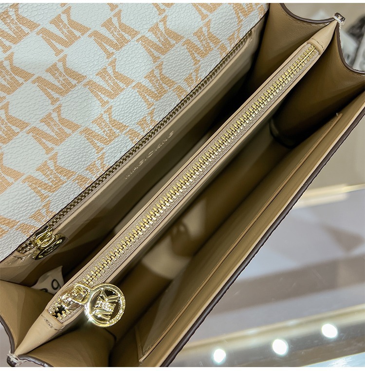 Bolsa tiracolo de couro para mulher com estilo casual e moderno_voghion.com