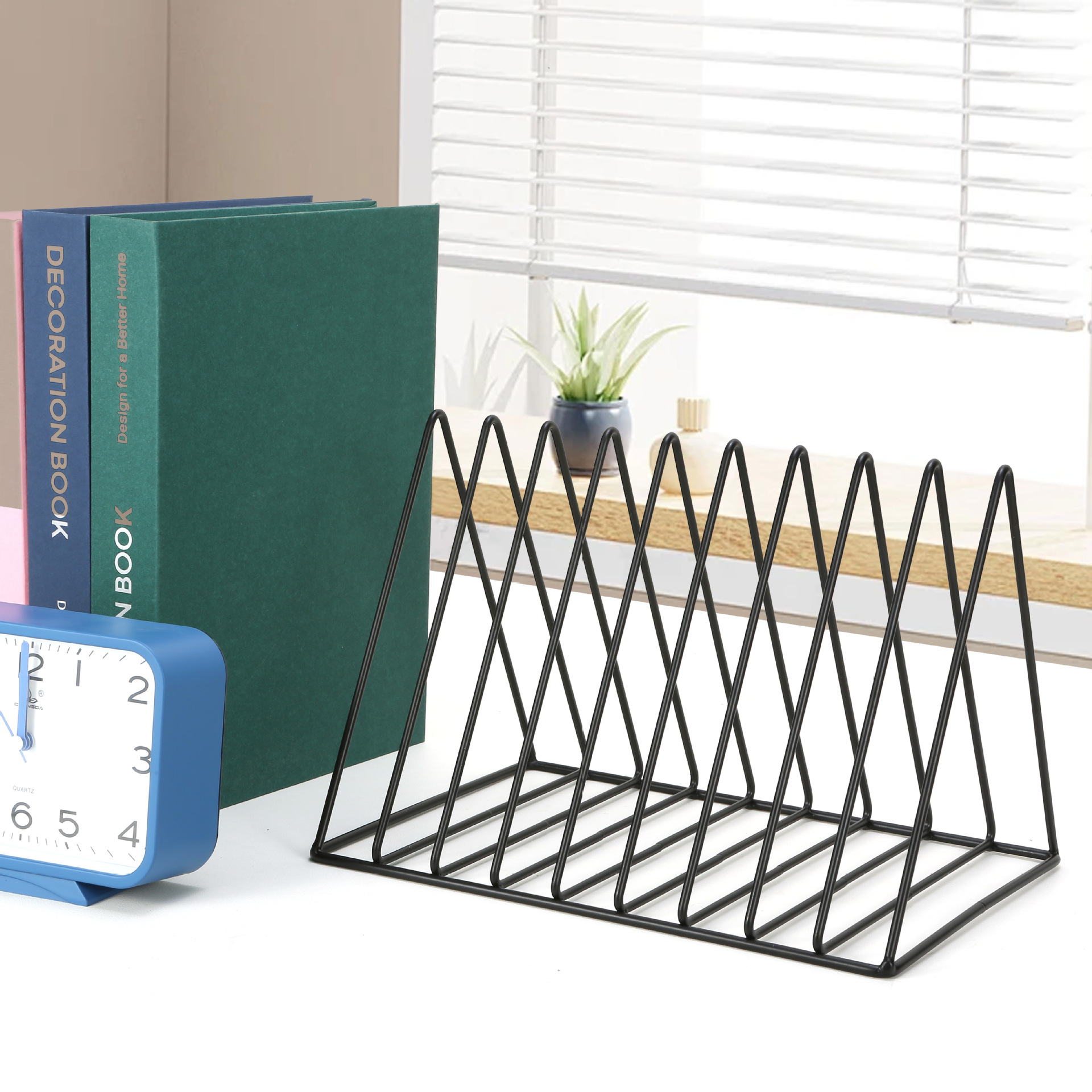 Soporte triangular para libros de hierro forjado, estantería pequeña de escritorio, almacenamiento de libros para estudiantes, decoración de escritorio de oficina, soporte para libros creativo y sencillo image 5