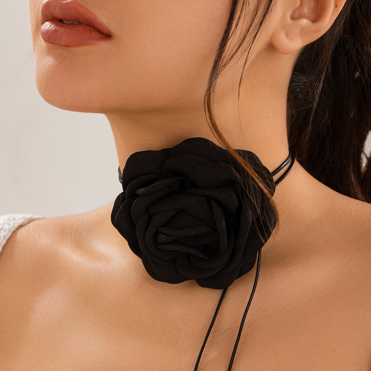 Exaggerated Three-dimensional Rose Flower Choker Necklace Fabric_voghion.com
