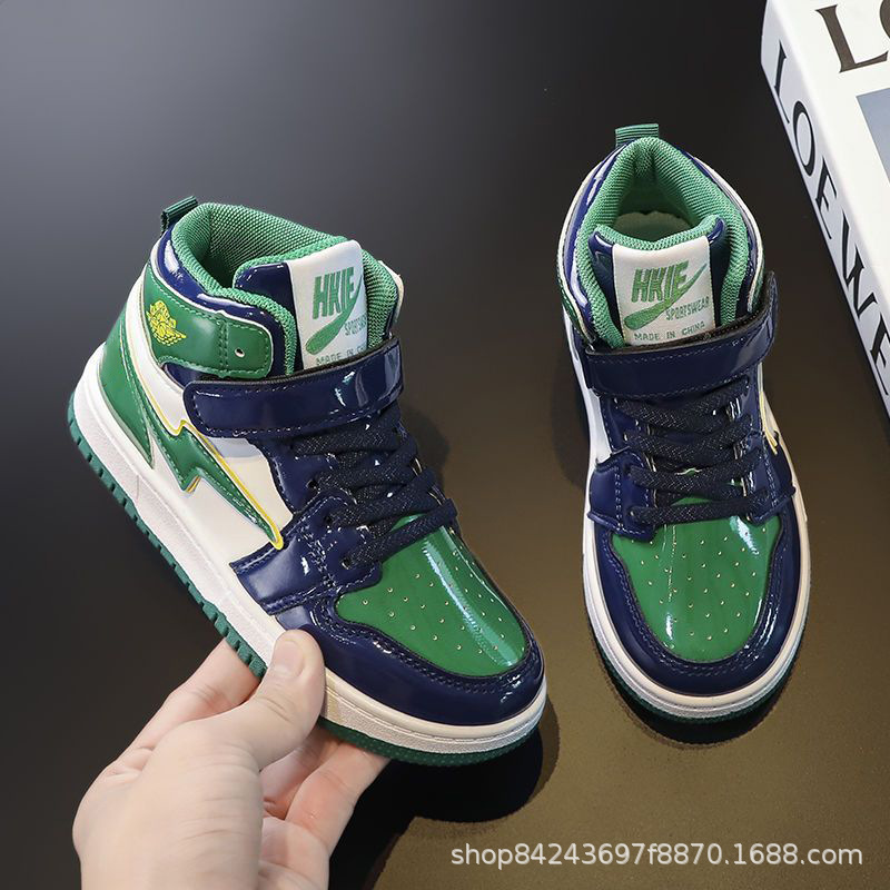 Zapatillas de deporte de moda para niños y niñas zapatos 2024 nueva primavera y otoño zapatos casuales transpirables de fondo suave zapatos de tablero superior alto para bebés