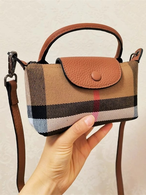 Bolso pequeño súper caliente bolso pequeño mensajero femenino textura exquisita 2025 nueva bolsa de teléfono móvil única de nicho mini sensación premium