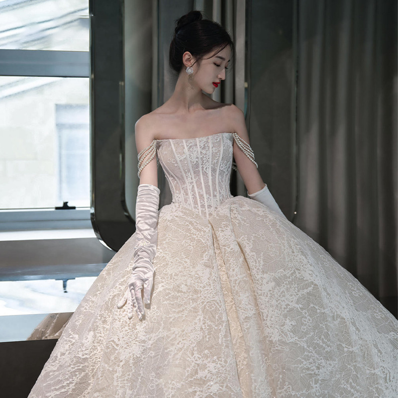 Vestido de novia sin tirantes, nuevo estilo 2026, estilo francés forestal, ligero, con textura vintage, adecuado para figuras pequeñas y de talla grande, con cola.